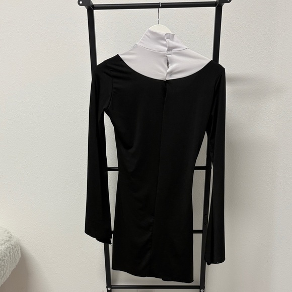 Halloween nun costume (dress and “veil”) black and white size s/m - Picture 2 of 7